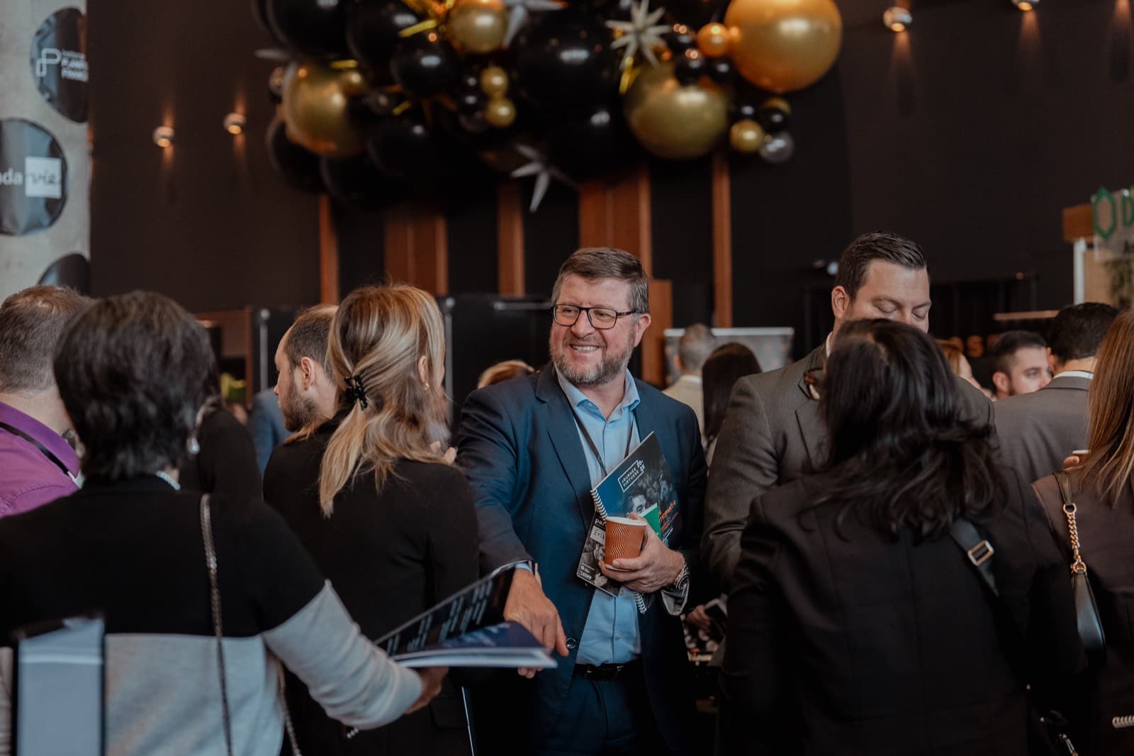 Networking sous les ballons dorés à la Journée Virtuose.